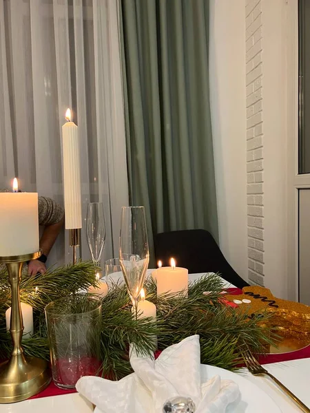 Served Festive Table Candlesticks Napkins Christmas Tree — стоковое фото