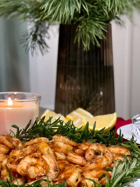 Christmas Table Setting Champagne Grilled Shrimps — стоковое фото