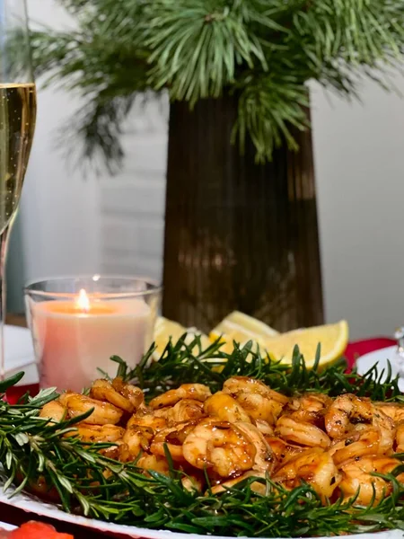 Christmas Table Setting Champagne Grilled Shrimps — Stock Photo, Image