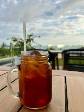 Masada buzlu kokteyl.