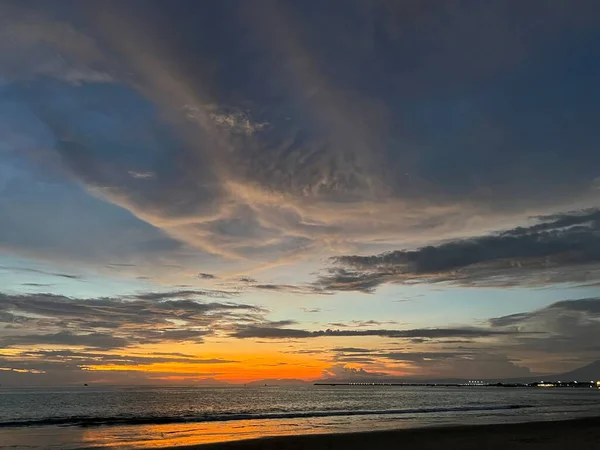 Piękny Zachód Słońca Lub Wschód Słońca Nad Oceanem Plaży — Zdjęcie stockowe