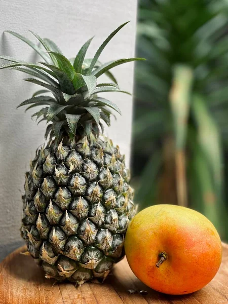 Ananas Mango Houten Plaat Tropisch — Stockfoto