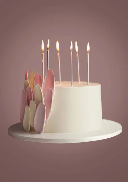 Odizolowany Tort Urodzinowy Świeczkami Różowym Tle — Zdjęcie stockowe