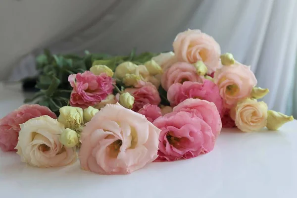 Bouquet Pink Yellow Flowers Table —  Fotos de Stock