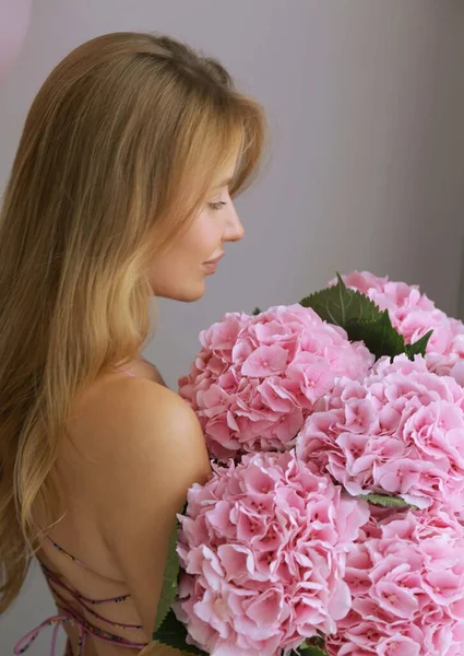 Girl Long Blond Hear Flowers Hydrangeas — Zdjęcie stockowe