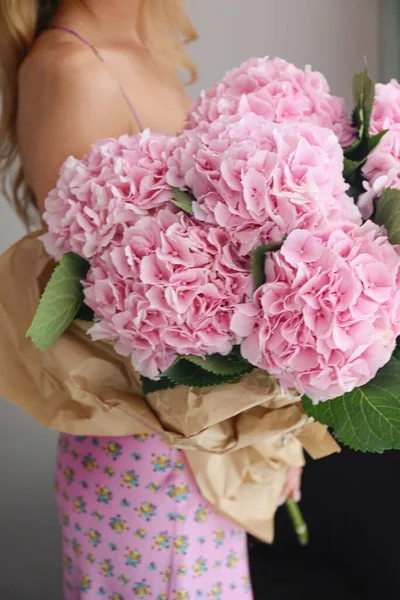 Girl Pink Flowers Hydrangeas — Fotografia de Stock