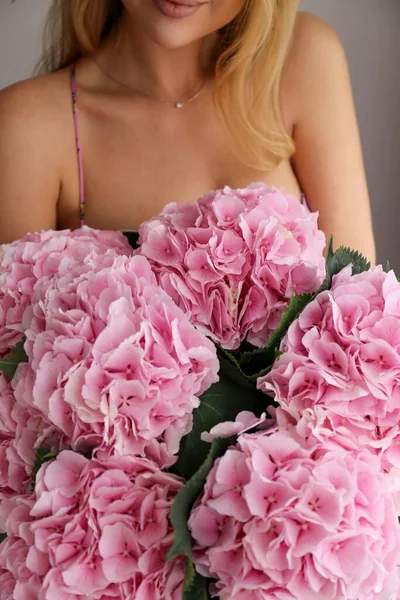 Girl Pink Flowers Hydrangeas — Zdjęcie stockowe