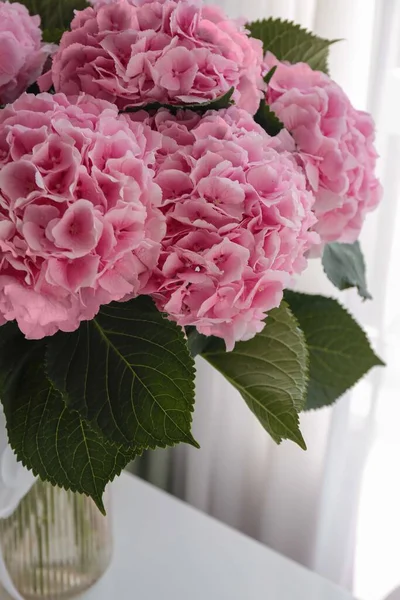 Bouquet Pink Hydrangeas Vase Table — Zdjęcie stockowe