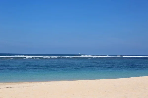 Beautiful Tropical Ocean Beach Blue Water — Stok fotoğraf