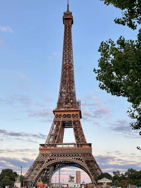 Vacker Eiffeltornet Stad Den Blå Himlen — Stockfoto