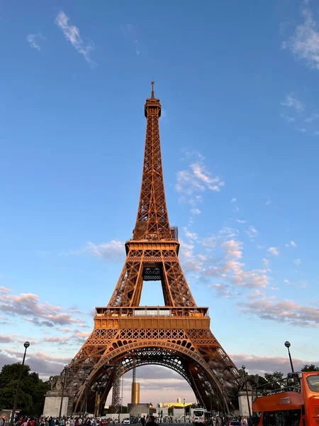 Hermosa Ciudad Torre Eiffel Cielo Azul — Foto de Stock