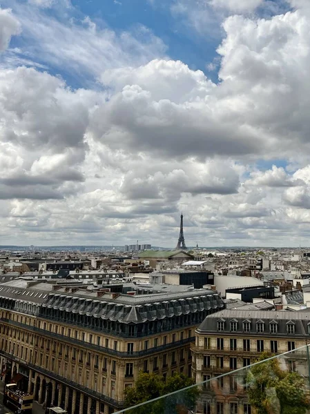 Πύργος Του Άιφελ Στο Φόντο Μπλε Του Ουρανού Στο Παρίσι — Φωτογραφία Αρχείου