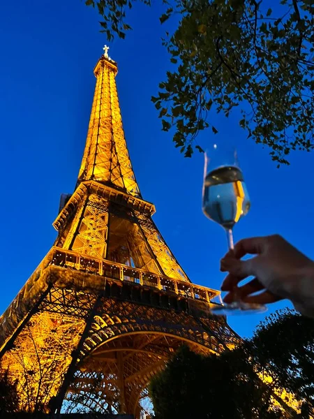Glass Champagne Eiffel Tower Background — Zdjęcie stockowe