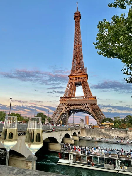 Eiffel Tower Background Blue Sky Paris Summer — Foto de Stock