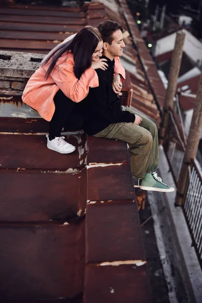 Happy Teenage Girl Crouching Rooftop Hugging Her Boyfriend Teenage Urban — Stock Photo, Image