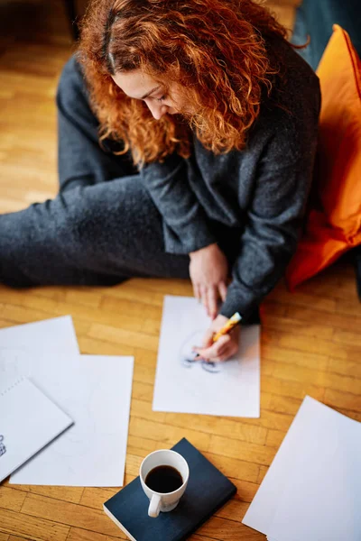 Top View Artistic Ginger Girl Sitting Floor Morning Drawing Portraits — Stock Photo, Image