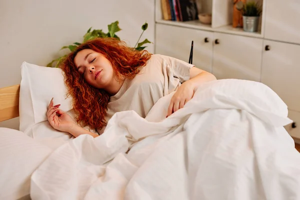 Beautiful Ginger Girl Lying Her Bed Sleeps Tight Morning Just — Stock Photo, Image