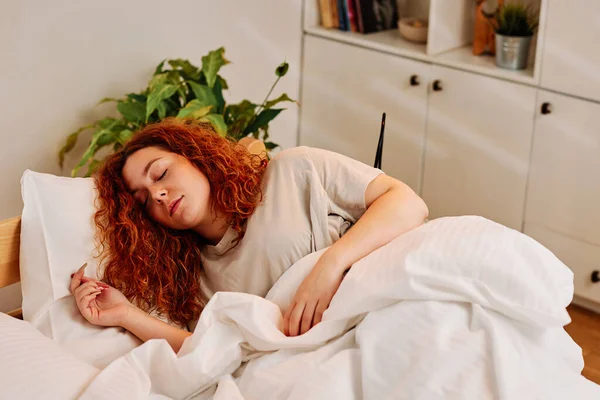 Beautiful Ginger Girl Lying Her Bed Sleeps Tight Morning Just — Stock Photo, Image