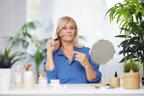 Smiling Senior Woman Sitting Her Beauty Corner Putting Mascara Eye — Stock Photo, Image