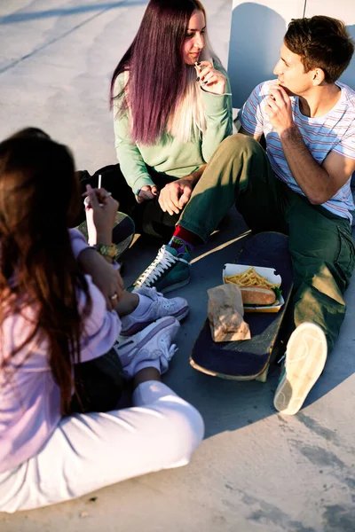 Teenagers Sits Outdoors Escaping Classes Eating Fast Food Railroad Station — Zdjęcie stockowe