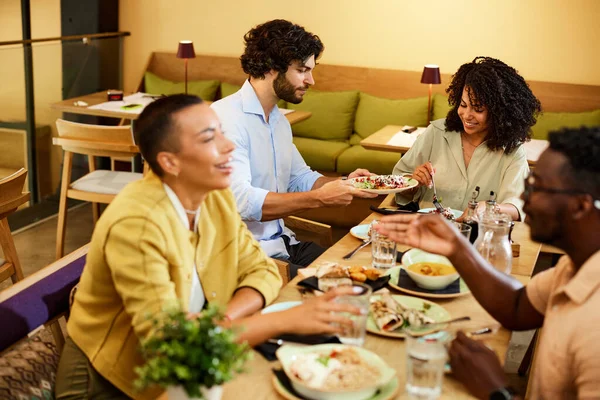 Multicultural Group Best Friends Having Dinner Restaurant — 스톡 사진