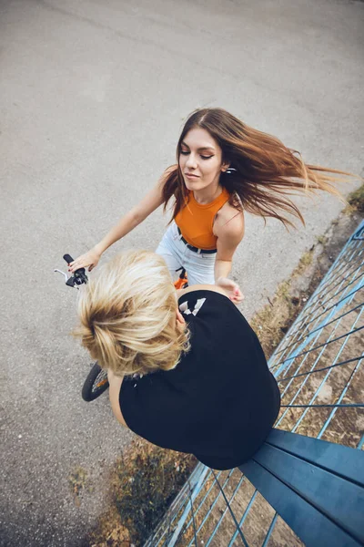 Top View Teenage Girl Bicycle Hanging Her Friend — Fotografia de Stock