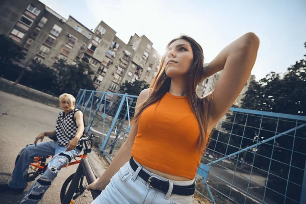 Cool Teenage Couple Posing Urban Exterior — Stockfoto