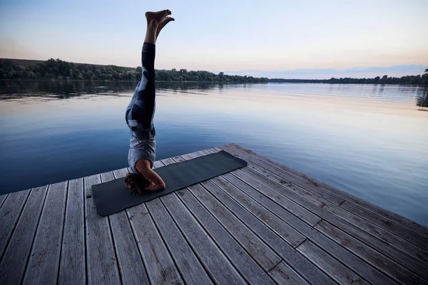 Yogi Woman Does Headstand Dock River Nature — 스톡 사진