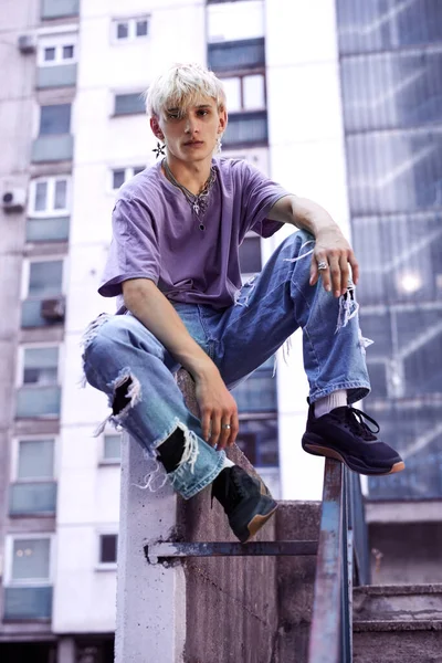 Teenage Boy Sitting Stairs Surrounded Buildings Looking Camera — Stock Photo, Image
