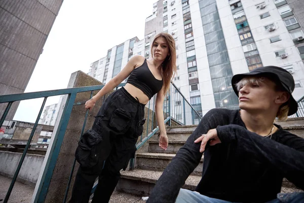 Teenagers Posing Stairs Urban Exterior — Stock fotografie