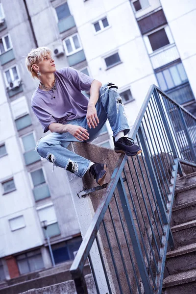 Teenage Boy Sitting Wall Surrounded Buildings — Fotografia de Stock