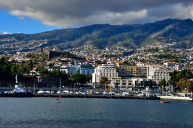 Funchal, Madeira - Portekiz 19 Kasım 2019: Güzel ada manzarası, Portekiz seyahati.