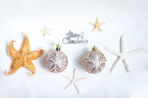 Fundo Praia Areia Natal Bola Decoração Árvore Natal Com Estrela — Fotografia de Stock