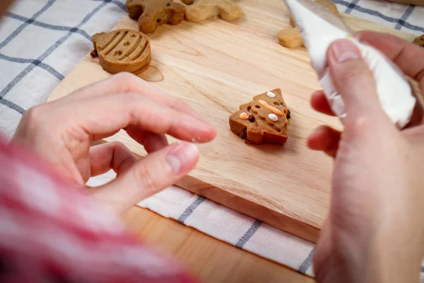 Bakery Man Decorating Christmas Cookies Colorful Icing Sugar Homemade Ginger — Stock Photo, Image