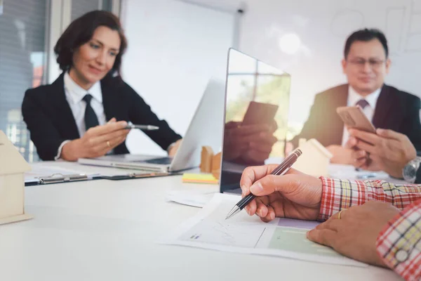 Hand Business Man Holding Pan While Sitting Meeting Table Office — Foto de Stock