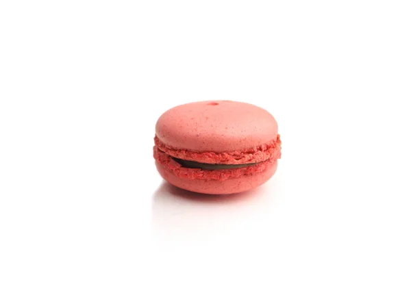 Rote Französische Macarons Makronen Kuchen Köstliches Süßes Dessert Auf Weißem — Stockfoto