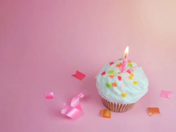 Happy Narozeniny Cupcake Luk Svíčka Růžovém Pozadí Kopírovacím Prostorem — Stock fotografie