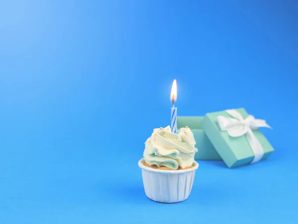 Édes Sütemény Gyertya Ajándékdoboz Kék Háttér Fénymásoló Happy Birthday Party — Stock Fotó
