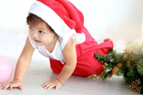 Adorable Baby Girl Kid Dressing Red Costume Wearing Santa Hat — Zdjęcie stockowe