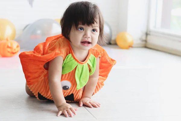 Adorable Baby Girl Kid Dressing Orange Fancy Halloween Pumpkin Costume — Foto Stock