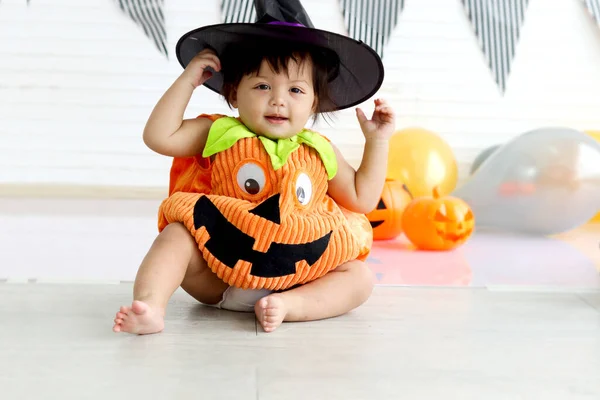 Adorable Baby Girl Kid Dressing Orange Fancy Halloween Pumpkin Costume — Foto Stock