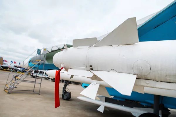 Modell Eines Militärflugzeugs Mit Einem Satz Munition Langstreckenraketen Auf Einem — Stockfoto
