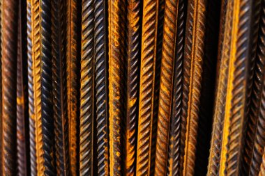 Aşınmış metal parçaları. Ev yapmak ve ev işleri için demir parmaklıklar. Yakın plan.