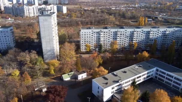 Vue panoramique depuis un drone sur la zone de sommeil de la ville de Kharkiv. — Video