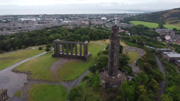 Вид на памятник Нельсону в Эдинбурге рано утром. — стоковое видео