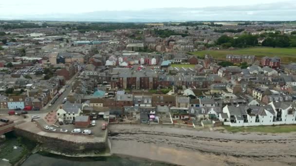 苏格兰一个小镇沿海地区的Drone视图. — 图库视频影像