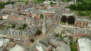 İHA görüntüsü 4K. Doğu İskoçya 'daki güzel Arbroath kasabası..