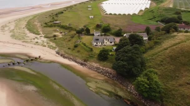Вид з висоти на дельту річки у Східній Шотландії.. — стокове відео