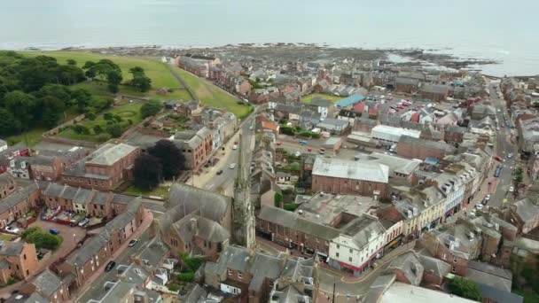Widok drona miasta portowego Arbroath we wschodniej Szkocji. — Wideo stockowe