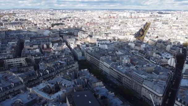 Dron widok inaczej oświetlonych ulic Paryża. — Wideo stockowe